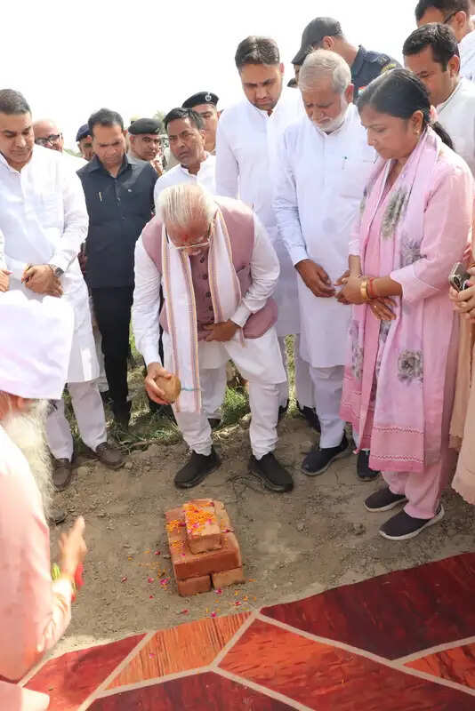 परिवार के साथ-साथ समाज में जरूरतमंद एवं पात्र लोगों की यथासंभव करें सेवा :मनोहर लाल
