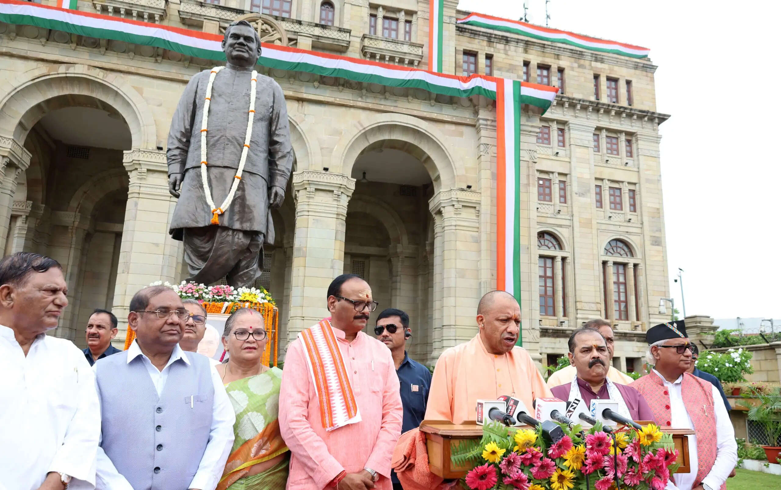 सहज-सरल, लेकिन इरादों के ‘अटल’ थे पूर्व प्रधानमंत्री : मुख्यमंत्री याेगी