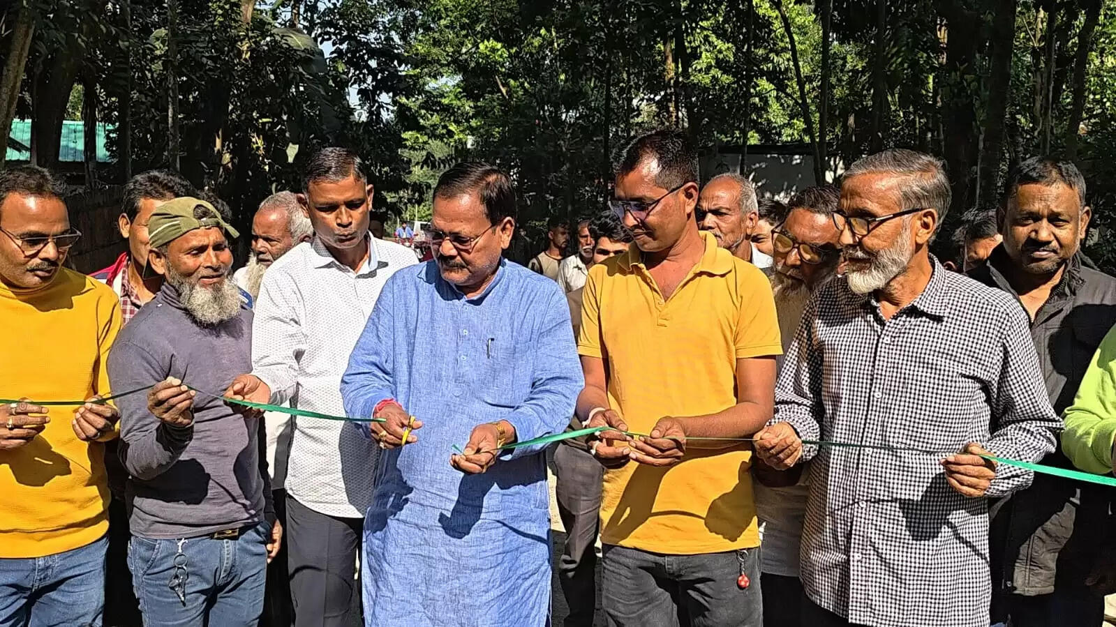 विधायक खगेश्वर राय ने सड़क निर्माण कार्य का किया शिलान्यास