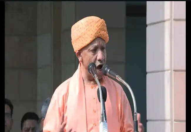 भारत माता के महान सपूतों के त्याग तपस्या और बलिदान का परिणाम स्वाधीनता : योगी आदित्यनाथ