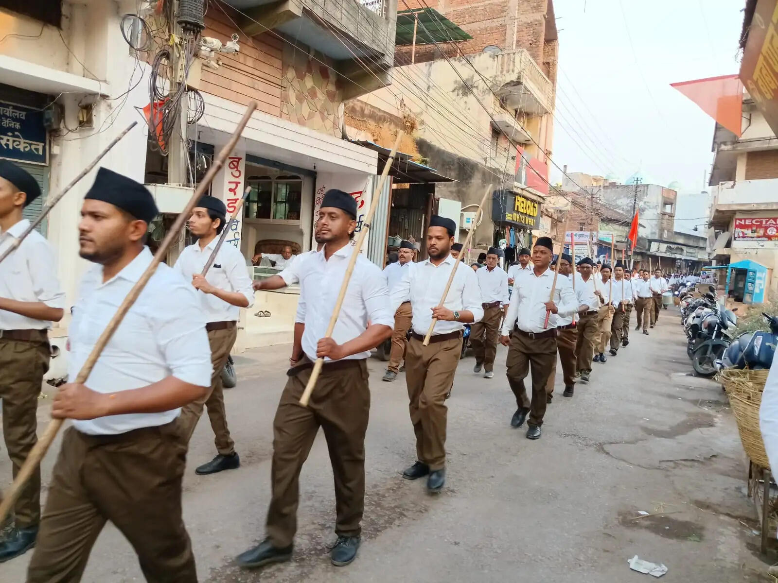 हिंदू नववर्ष पर धमतरी में राष्ट्रीय स्वयंसेवक संघ ने किया पथ संचलन