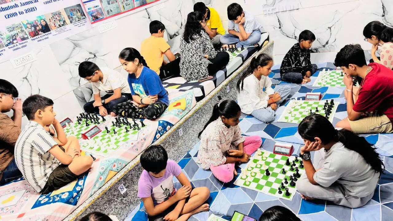 अमृता गुप्ता ने जीती वीसीए प्रथम चेस 960 टूर्नामेंट की ट्रॉफी