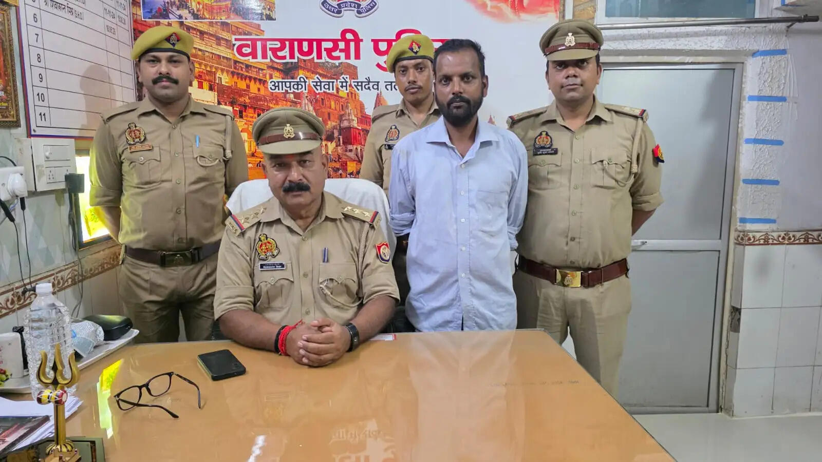 वाराणसी: सिगरा पुलिस ने दुष्कर्म,अश्लील वीडियो बनाकर ब्लैकमेल करने के वांछित को दबोचा