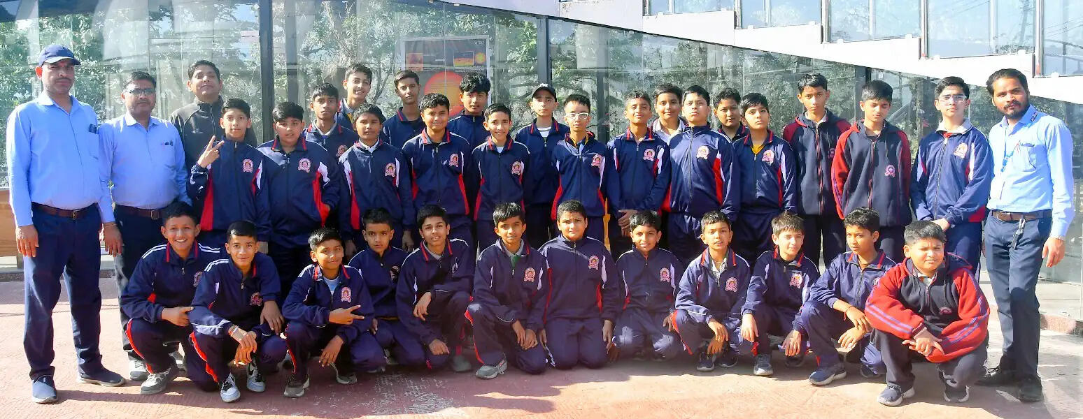 सरस्वती विहार के विद्यार्थियों ने किया एरीज में वैज्ञानिक भ्रमण