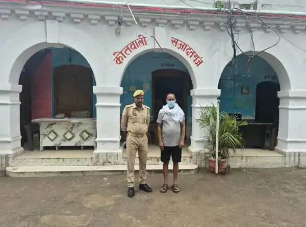 लखनऊ : तिहरे हत्याकांड में फरार एक और आरोपित गिरफ्तार