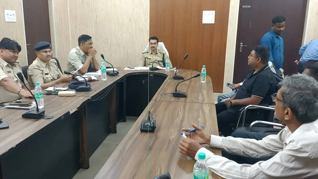 एडीपीसी डीसी ट्रैफिक सतीश ने ट्रैक्टर चालकों के साथ की बैठक