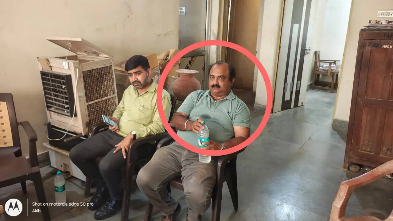 दमोह में लोकायुक्त की कार्रवाई: दाे हजार रुपये की रिश्वत लेते विद्युत विभाग का सहायक यंत्री गिरफ्तार