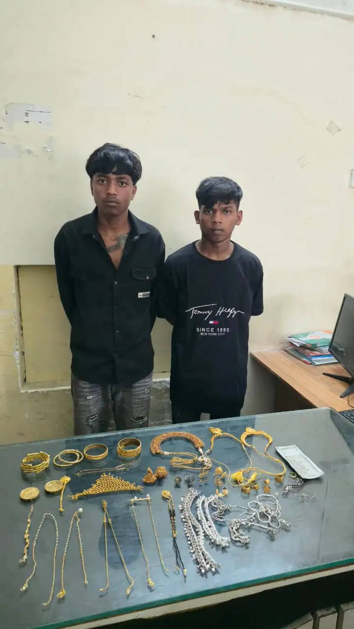सूने मकान का ताला तोड़कर 60 लाख की चोरी, 48 घंटे में दो आरोपित गिरफ्तार