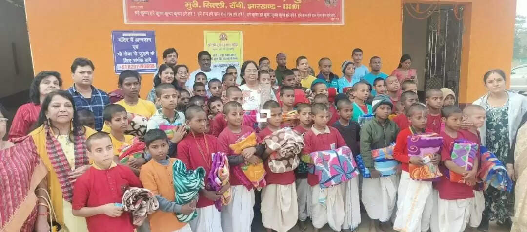 फाउंडेशन ने गुरुकुल के छात्रों में बांटा कंबल