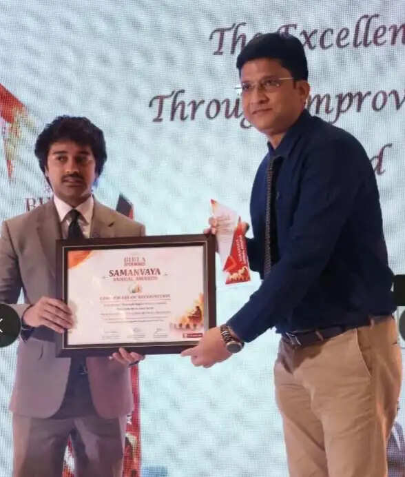 बिड़ला ओपन माइंड्स भागलपुर को मिला ‘एक्सीलेंस इन इम्प्रूवमेंट अवार्ड’, प्रिंसिपल राकेश कुमार सिंह हुए सम्मानित