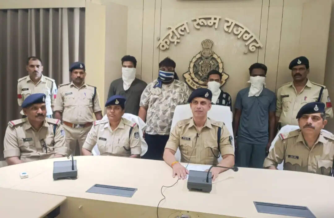 फर्जी लोन ऐप के जरिए ब्लैकमेलिंग करने वाले अंतर्राज्यीय साइबर गिरोह के चार आरोपित गिरफ्तार
