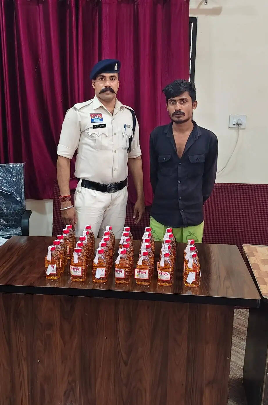 भाटागांव में अवैध शराब बेचते युवक गिरफ्तार, 6.3 लीटर देशी शराब जब्त