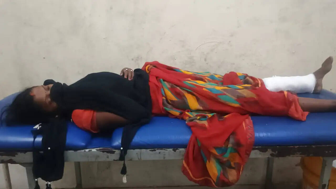 अंबिकापुर : बाइक सवार की लापरवाही से महिला घायल, अस्पताल में एंबुलेंस संकट से बढ़ी परेशानी