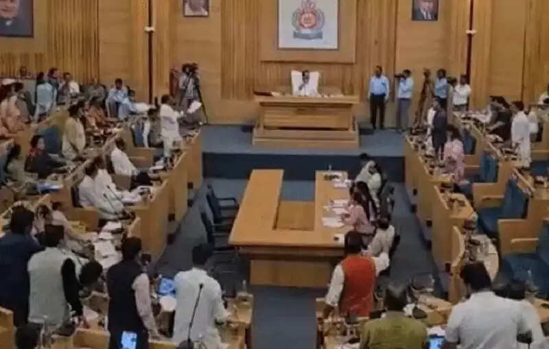 इंदौर नगर निगम का 8,455 करोड़ रुपये का बजट पारित, ‘वंदे मातरम’ नहीं गाने पर हुआ हंगामा