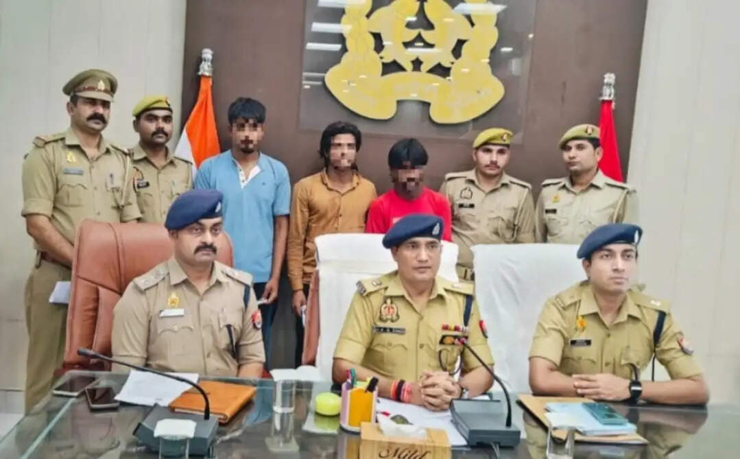 बिजनौर : मारपीट कर मोबाइल नकदी व बाइक लूटने वाले तीन आरोपित गिरफ्तार