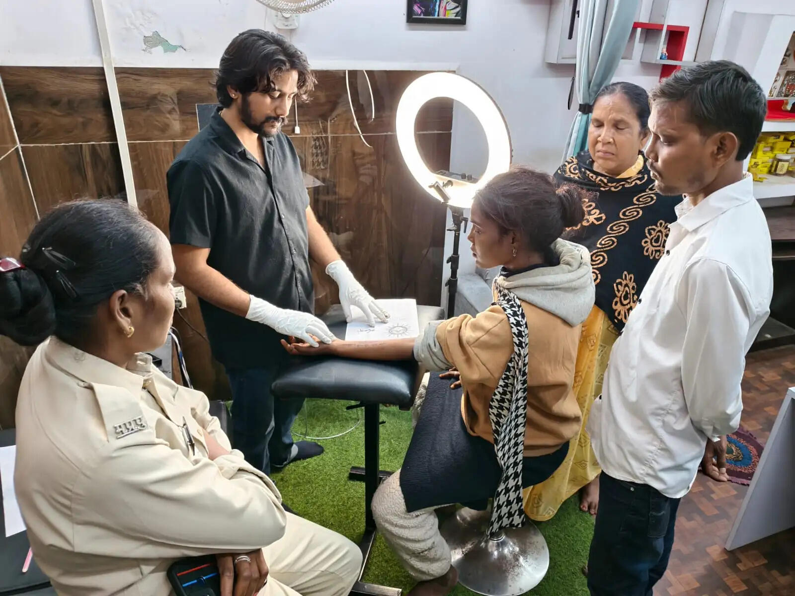 अनूपपुर: छग से लापता विक्षिप्त को युवती को परिजनों से मिलवाने का माध्यहम बना सोशल मीडिया