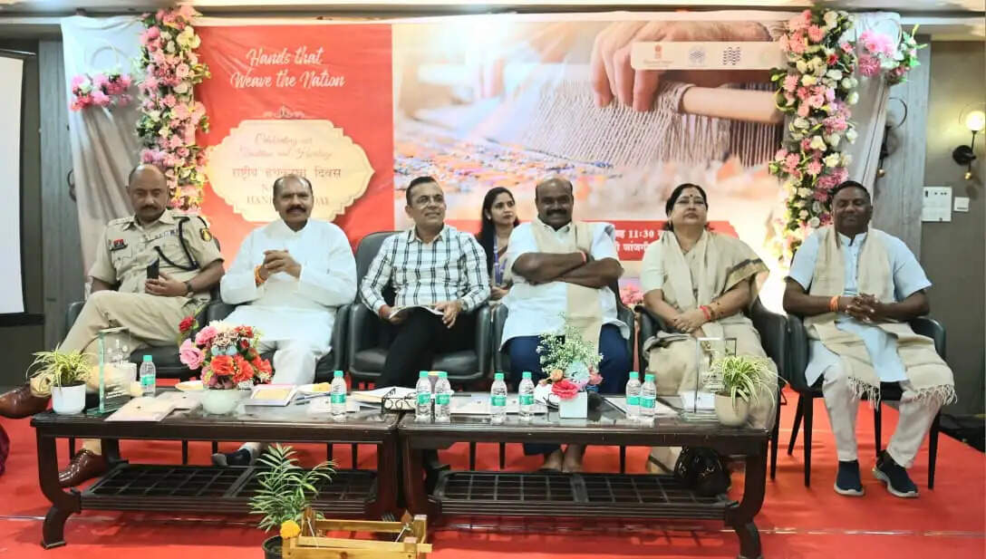 राष्ट्रीय हाथकरघा दिवस: चांपा के कोसा को मिला सम्मान, 900 युवाओं को कौशल प्रशिक्षण देने का लक्ष्य