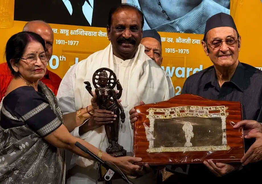 तमिल के प्रख्यात कवि, साहित्यकार एवं गीतकार आर. वैरमुत्तु ज्ञानपीठ पुरस्कार से सम्मानित