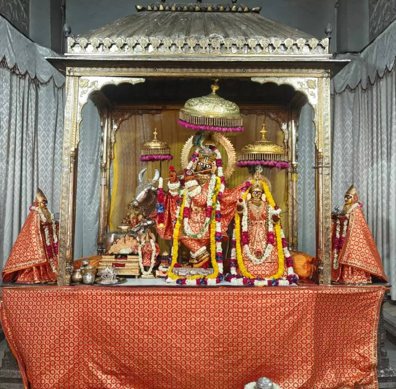 अक्षय तृतीया: गोविंद देव जी ने धारण की केसरिया धोती