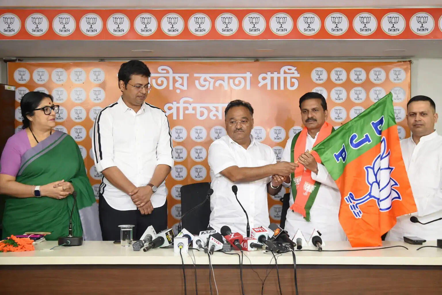 चार दशक बाद कांग्रेस नेता संतोष पाठक भाजपा में शामिल