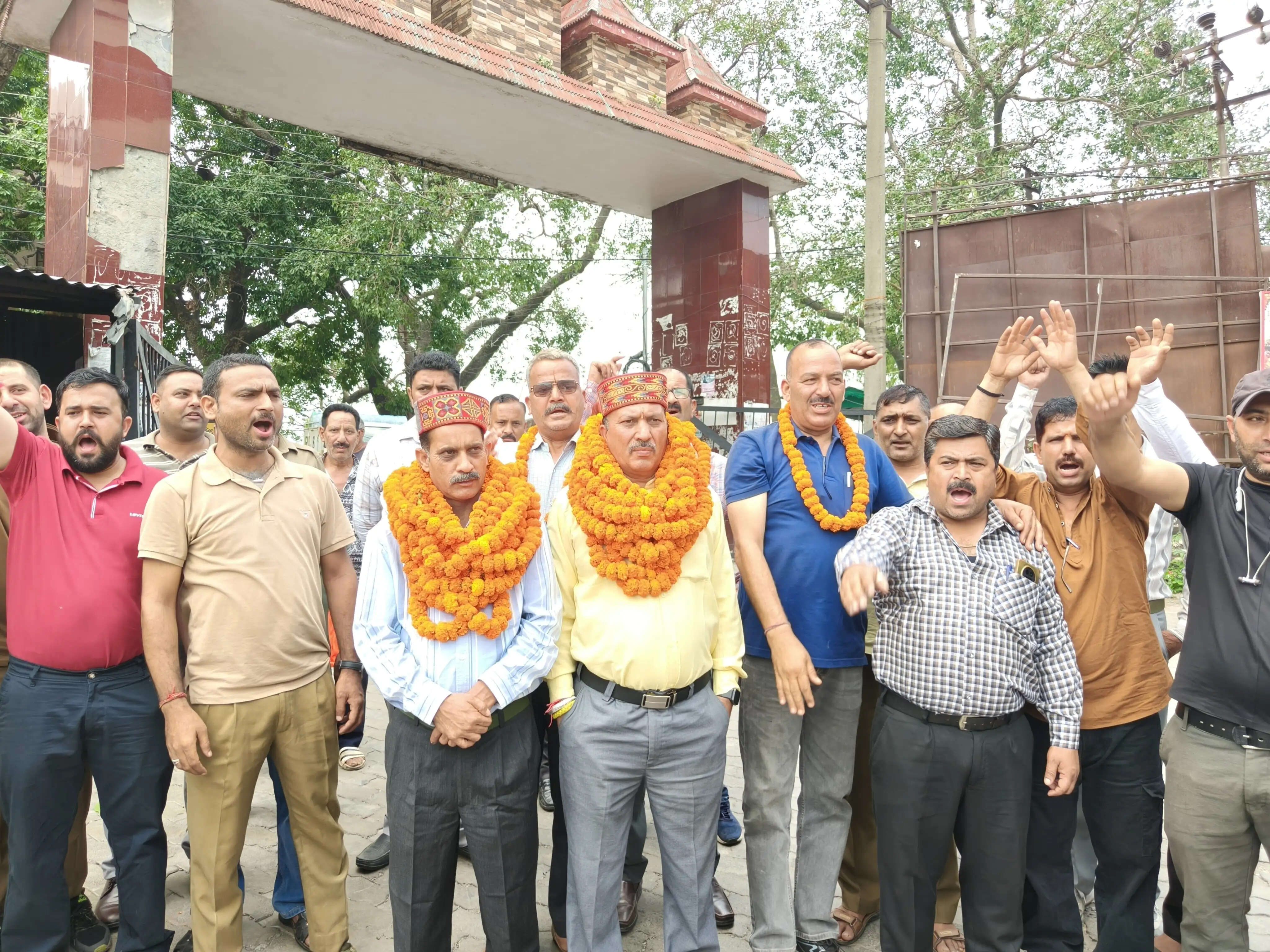 परिवहन निगम कर्मचारियों की चेतावनी, 24 जून तक समाधान नहीं हुआ तो 25 जून से बस सेवा ठप