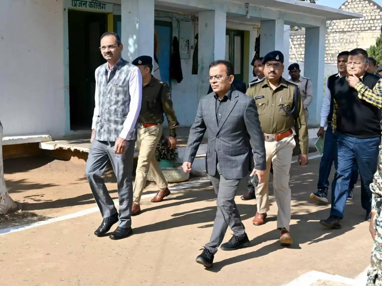 प्रधान जिला न्यायाधीश और कलेक्टर ने जिला जेल का किया संयुक्त निरीक्षण, व्यवस्थाओं का लिया जायजा