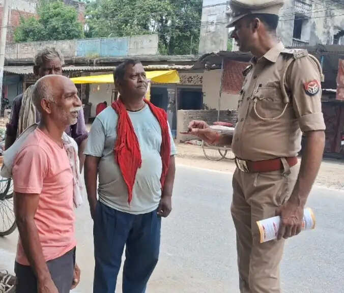 देवरिया : वरिष्ठ नागरिकों से पुलिस ने संवाद कर दिया सुरक्षा का भरोसा