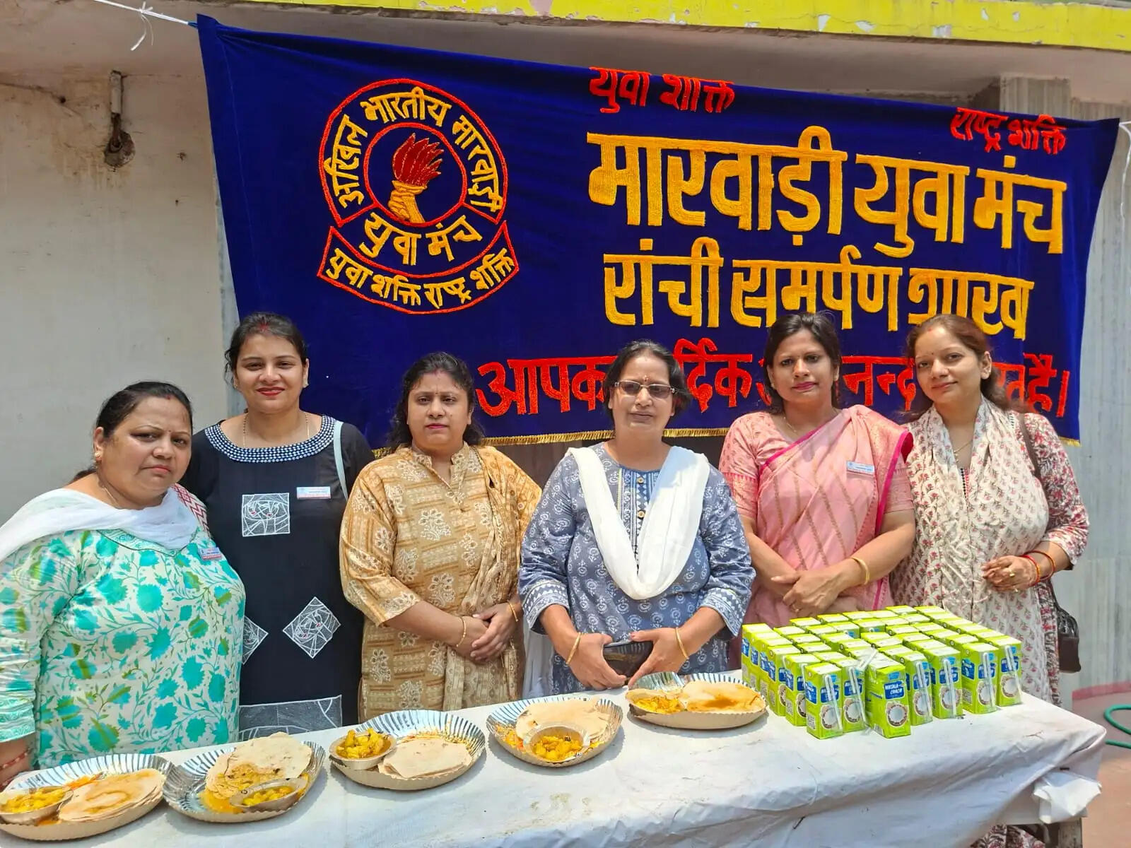 समर्पण शाखा ने जरूरतमंदों में बांटा भोजन और छाछ