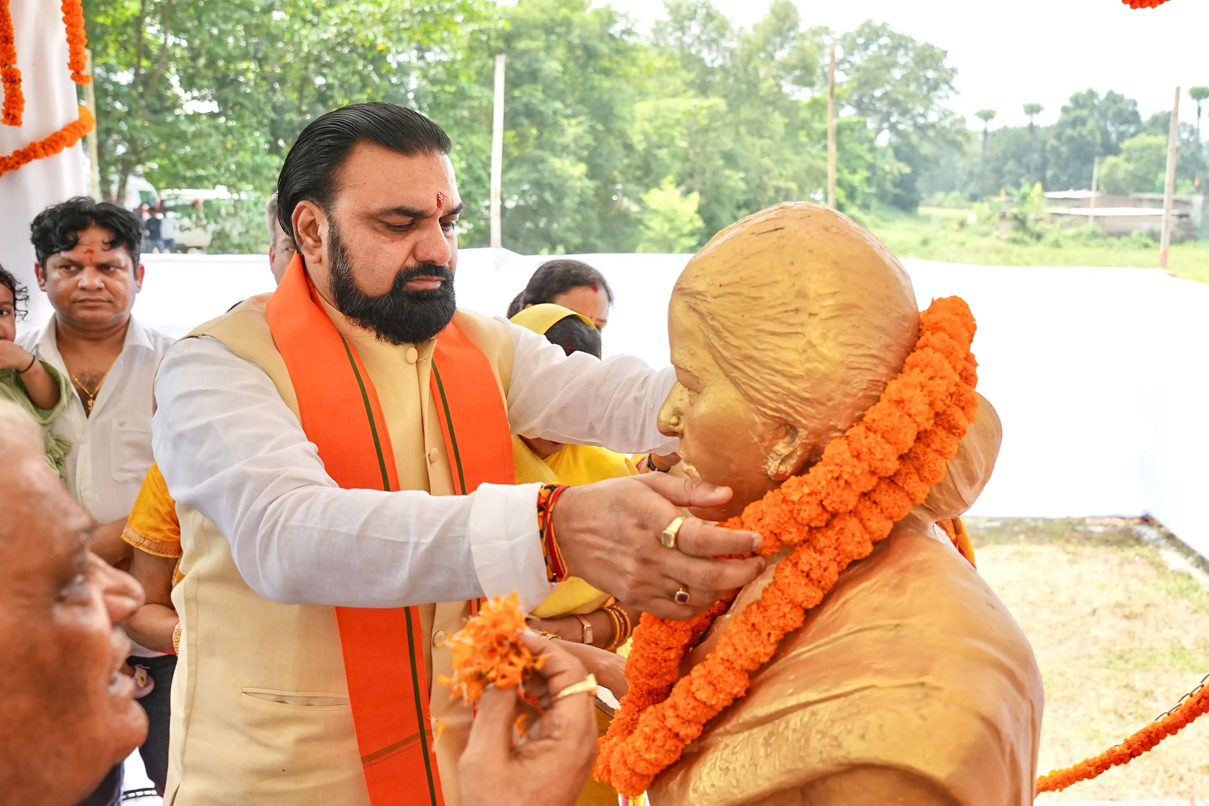 मुख्यमंत्री ने अपनी मां एवं तारापुर की पूर्व विधायक स्व० पार्वती देवी जी की पुण्य तिथि पर किया नमन, पुष्प अर्पित कर दी श्रद्धांजलि