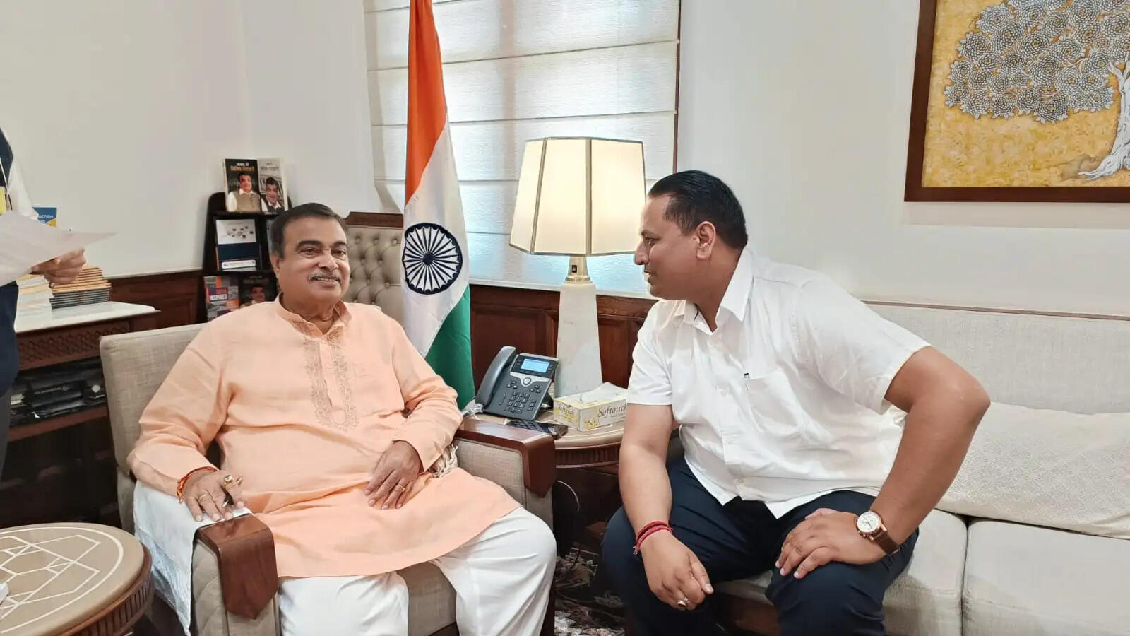 केंद्रीय मंत्री से मिले सांसद अनुराग, कांगड़ा में ऑटोमेटेड टेस्टिंग स्टेशन और पठानकोट-मंडी फोरलेन का मुद्दा उठाया