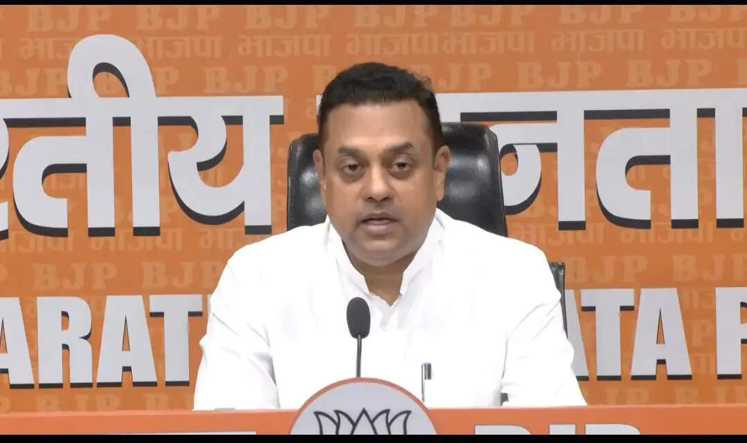 संसद में हंगामे पर भाजपा का कांग्रेस पर वार, कहा- दोहरा रवैया अपना रहा विपक्ष