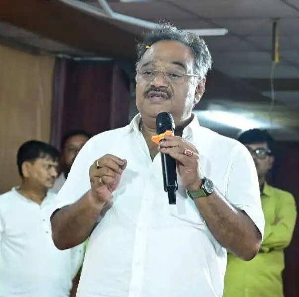 पार्टी और सरकार अलग-अलग काम करेंगे : शमिक भट्टाचार्य