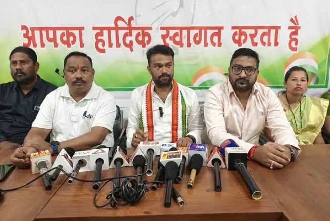 बस्तर की बदहाल सड़कों से जनता परेशान, भाजपा सरकार झूठी वाह-वाही लूटने में व्यस्त - सुशील मौर्य