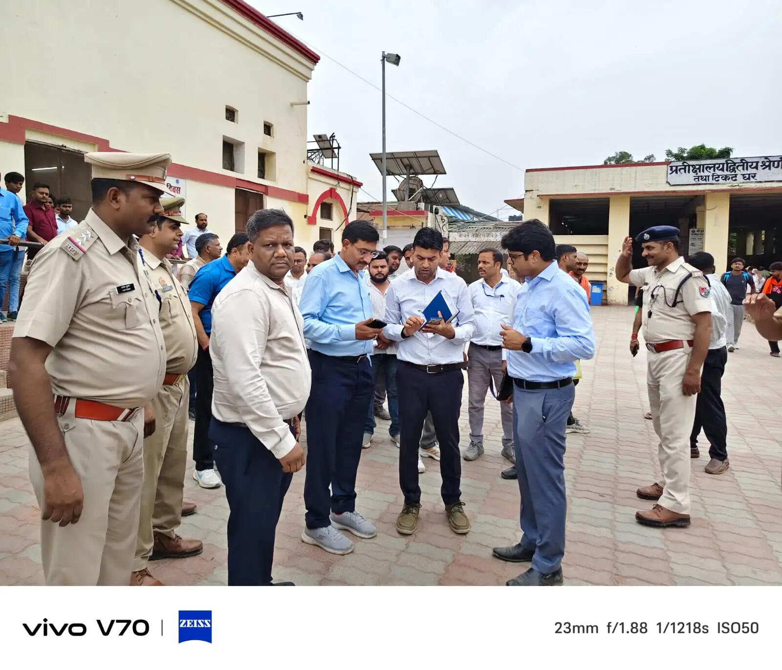 डीआरएम सुनील कुमार वर्मा का जौनपुर जंक्शन पर औचक निरीक्षण, खामियों पर जताई नाराजगी