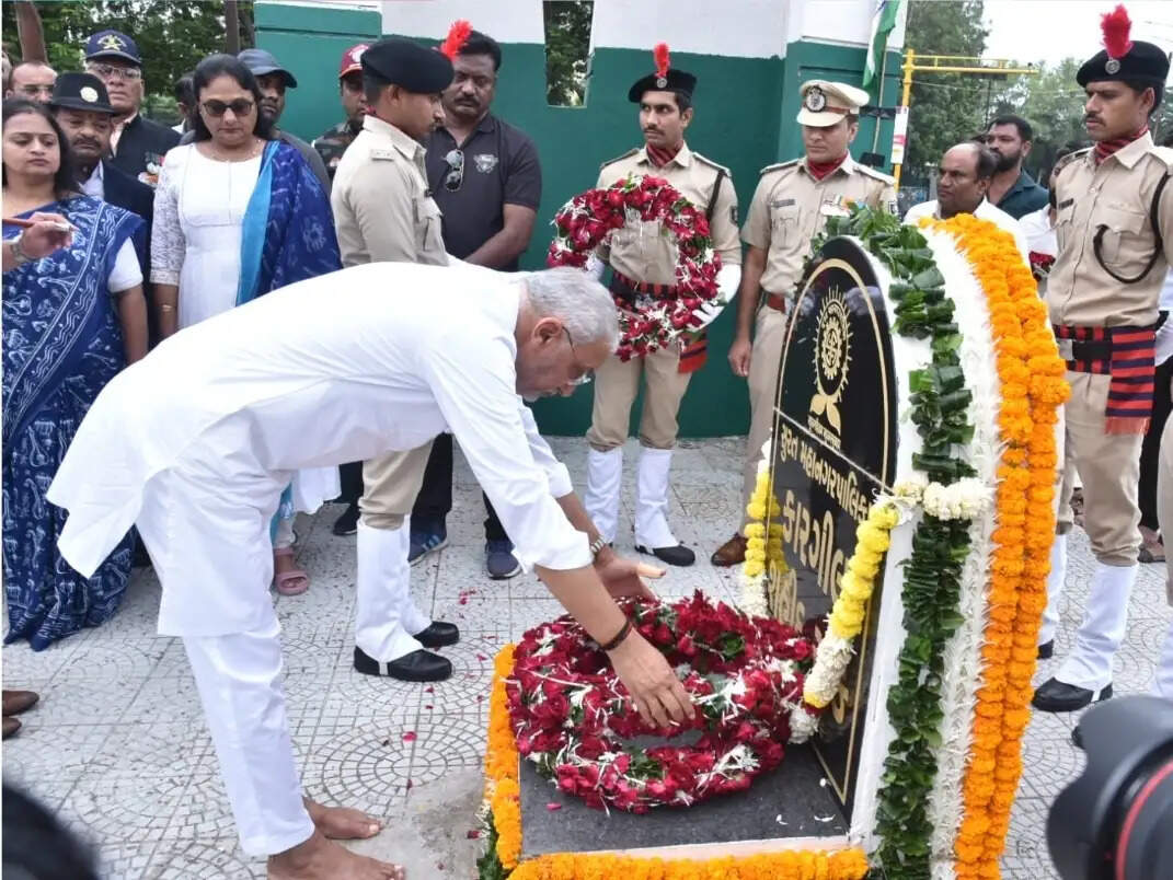 कारगिल विजय दिवस पर वीर जवानों को दी श्रद्धांजलि