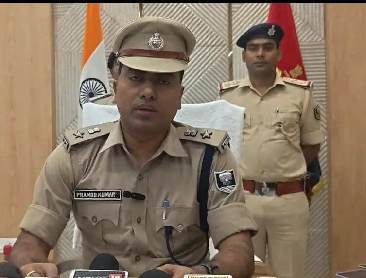 सुल्तानगंज से 495 ग्राम गांजा और देशी शराब के साथ महिला तस्कर गिरफ्तार