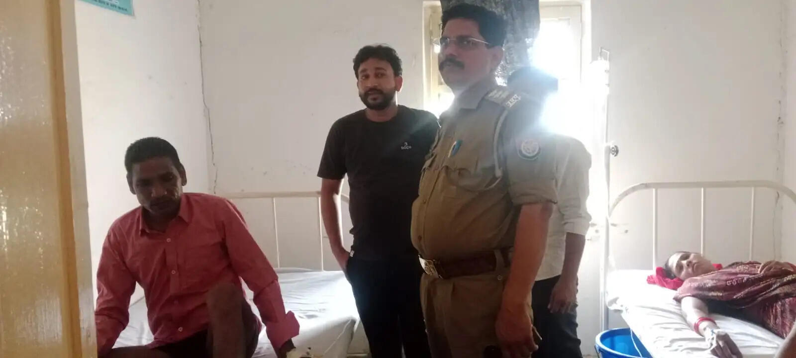 कर्ज से परेशान व्यक्ति ने गंगा में लगाई छलांग, नाविकों ने बचाई जान