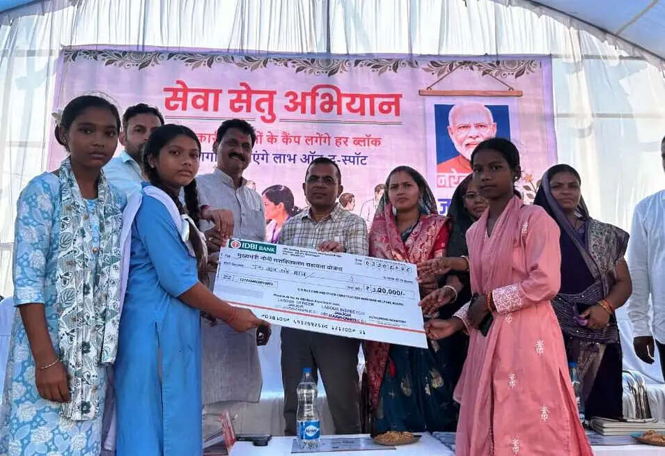 पकरिया-झू में लगा सेवा सेतु शिविर, 263 प्रकरणों में 13.14 करोड़ का ऋण स्वीकृत