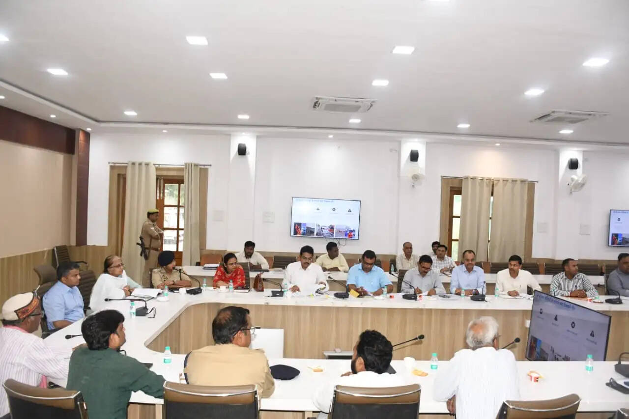 हर पात्र लाभार्थी तक योजनाओं का लाभ पारदर्शी ढंग से पहुंचाना करें सुनिश्चित : बेबी रानी मौर्य