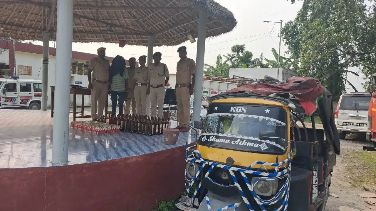 कोचाधामन में 98.52 लीटर विदेशी शराब के साथ तस्कर गिरफ्तार, टेम्पू जब्त