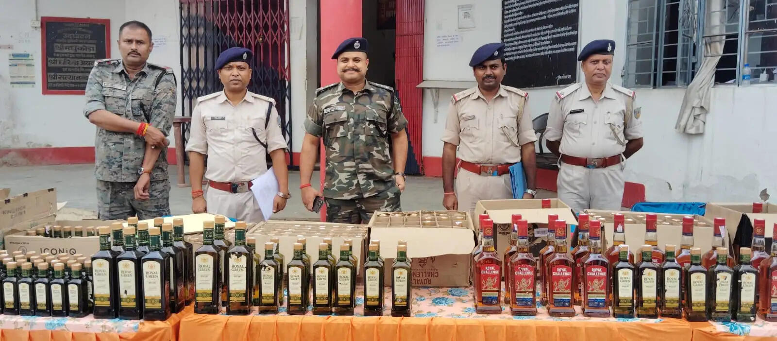 चतरा में 16 लाख की 3700 बोतल विदेशी शराब जब्त