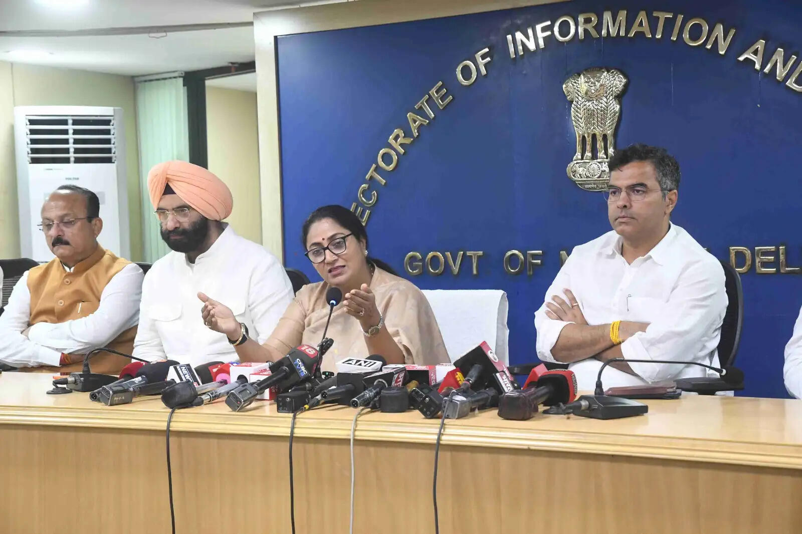 दिल्ली के सरकारी कर्मचारी सप्ताह में दो दिन वर्क फ्रॉम होम, सरकार छह महीने तक नहीं खरीदेगी कोई वाहन