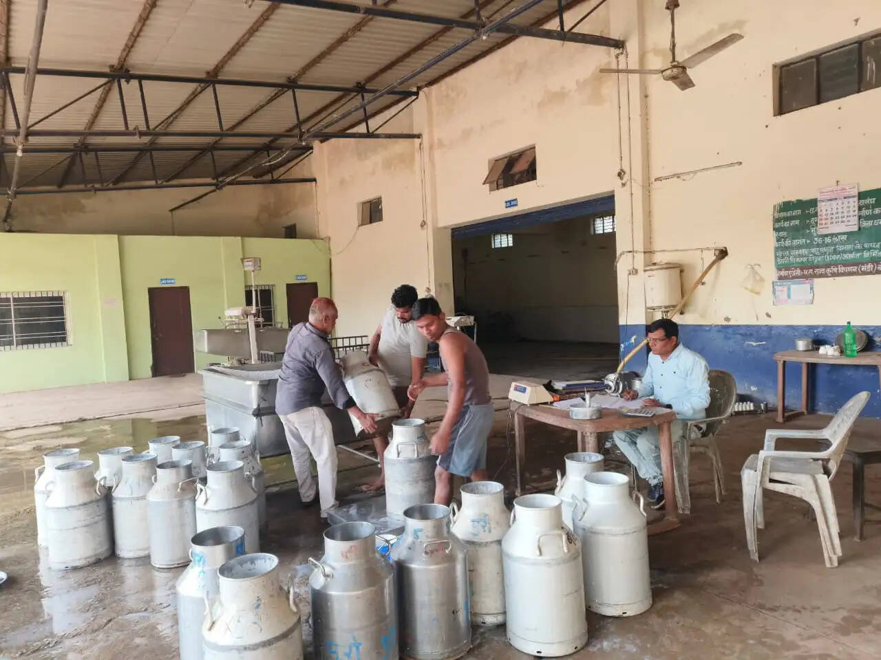 धमतरी में श्वेत क्रांति की नई इबारत, 20 हजार लीटर दूध उत्पादन के लक्ष्य की ओर बढ़ता जिला