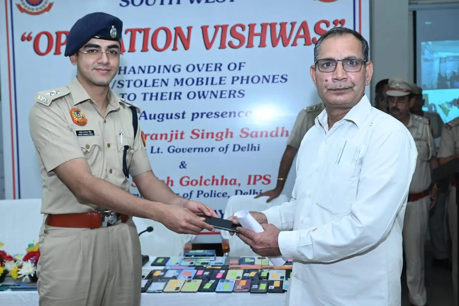 ऑपरेशन विश्वास: पुलिस ने छह माह में 2400 खोए और चोरी हुए मोबाइल बरामद किए, कीमत ढाई करोड़ रुपये से अधिक