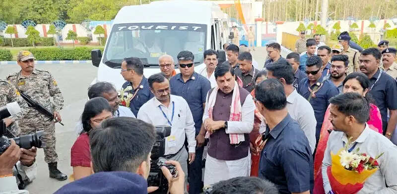 मप्र के मुख्यमंत्री ने दिया सादगी और मितव्ययिता का संदेश, सिंगरौली में बस से पहुंचे कार्यक्रम स्थल