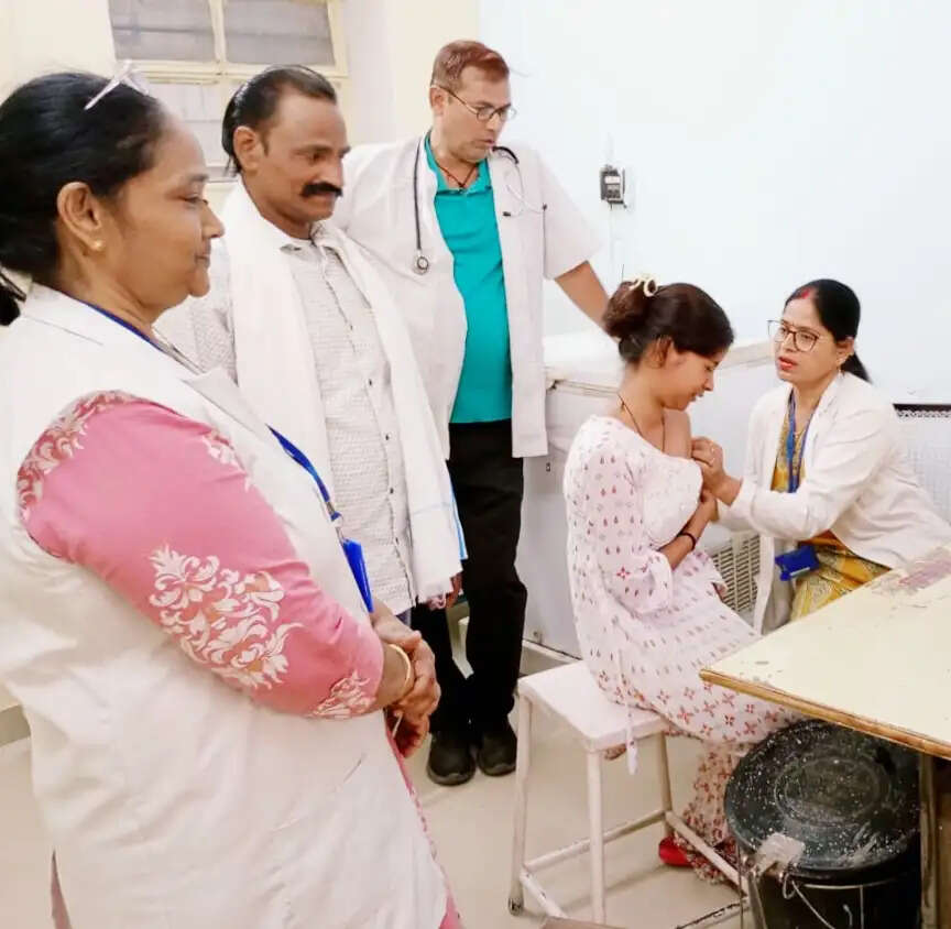 एचपीवी टीकाकरण विशेष अभियान में 14-15 वर्ष की बालिकाओं को लगाए टीके