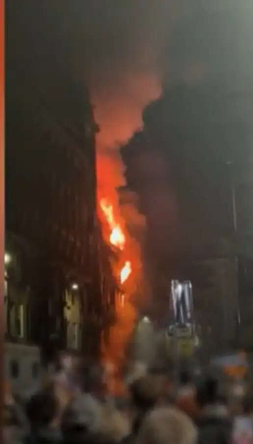 स्कॉटलैंड में ग्लासगो रेलवे स्टेशन पास की इमारत में लगी आग के कारण बंद किया गया