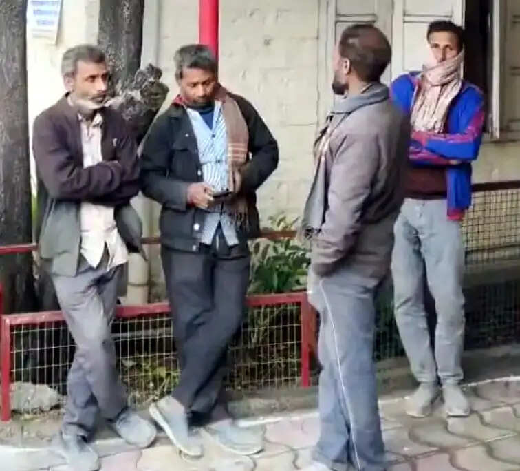 निर्माणाधीन भवन से गिरकर युवक की माैत, पुलिस जांच में जुटी