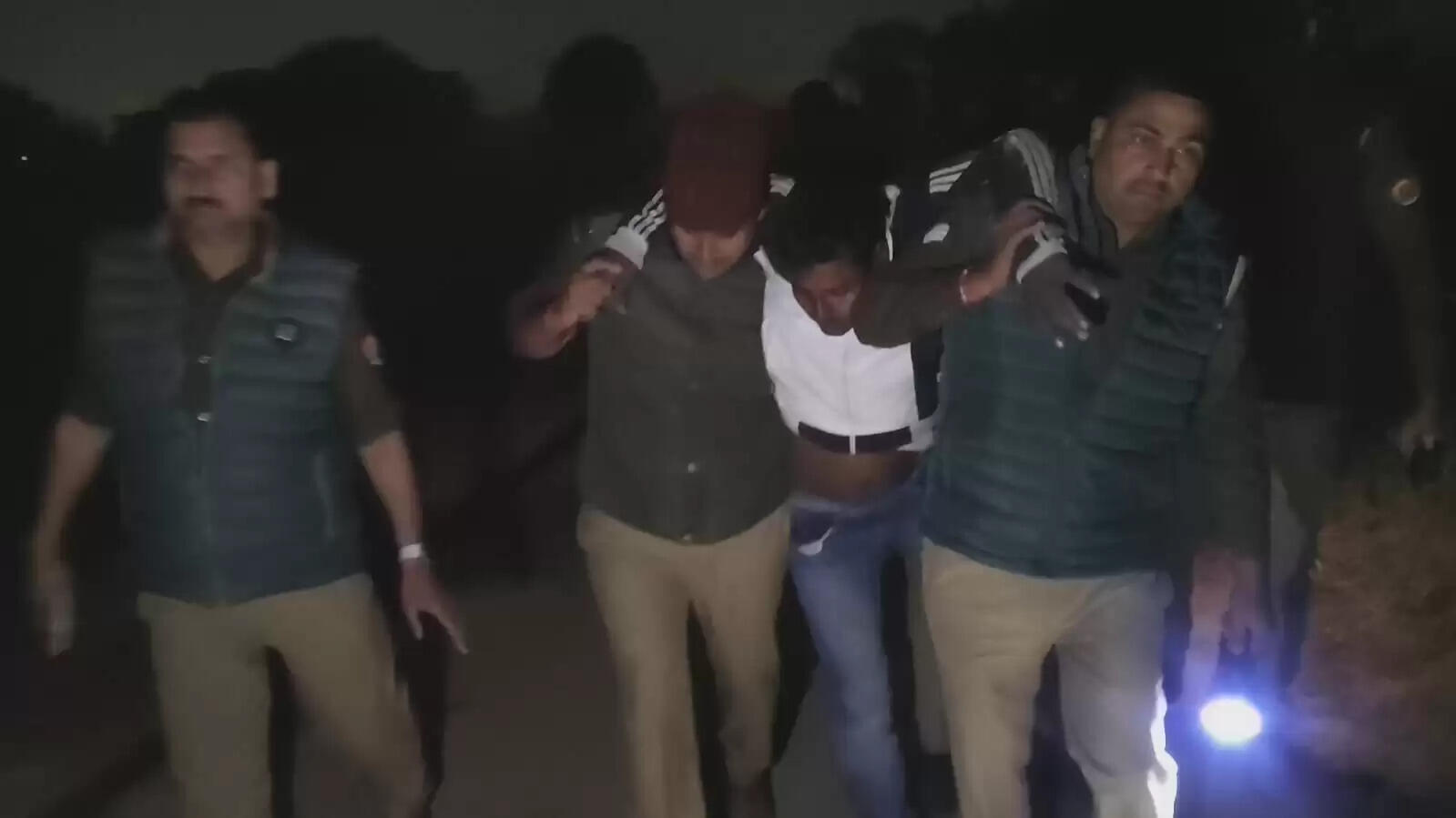 फिरोजाबाद पुलिस मुठभेड़ में बदमाश घायल