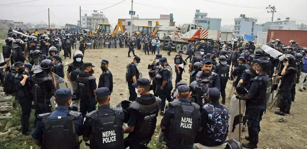 काठमांडू में अवैध बस्ती को सुरक्षाकर्मियों ने घेरा, अतिक्रमण विरोधी अभियान शुरू
